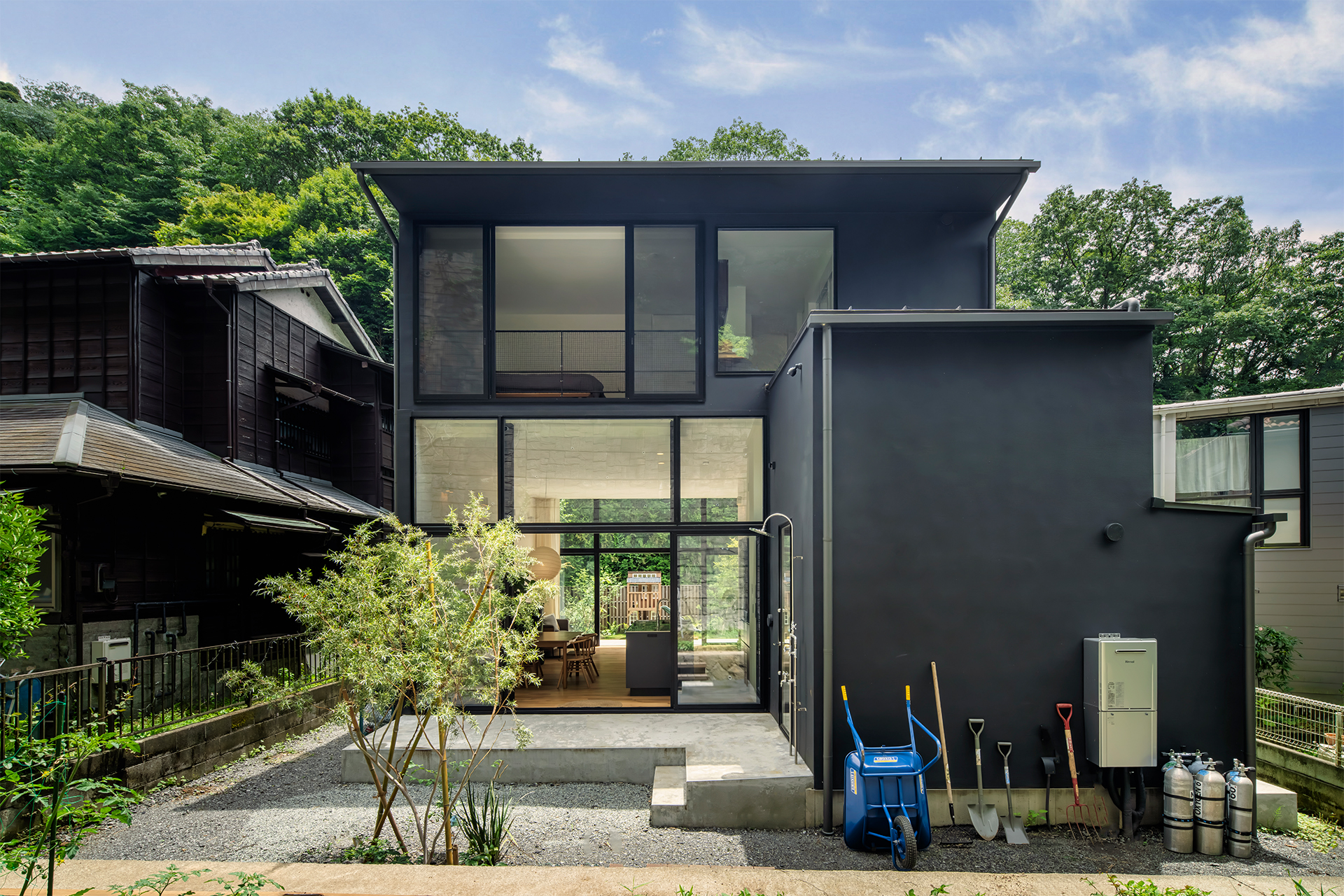 TUNNEL HOUSE photo1